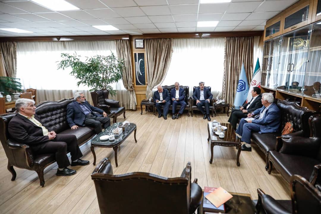 پرداخت مطالبات بازنشستگان در اولویت؛ گفت‌وگوی سالاری و اعضای هیات مدیره کانون عالی در دفتر مرکزی تأمین اجتماعی