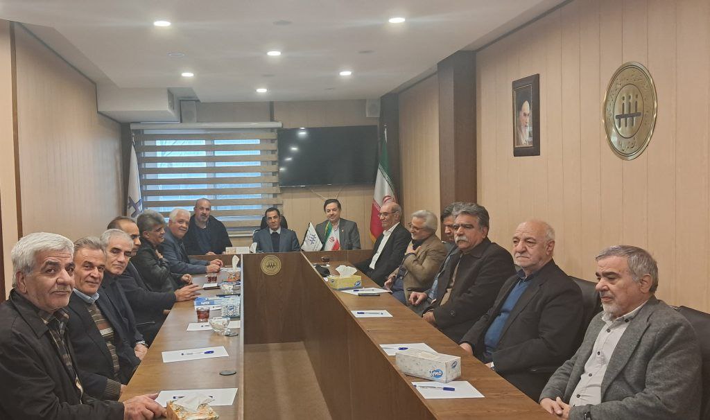 🔻در نشست هم اندیشی مزد سال ۱۴۰۴ کارگران در کانون کارگران بازنشسته تامین اجتماعی تهران مطرح شد: