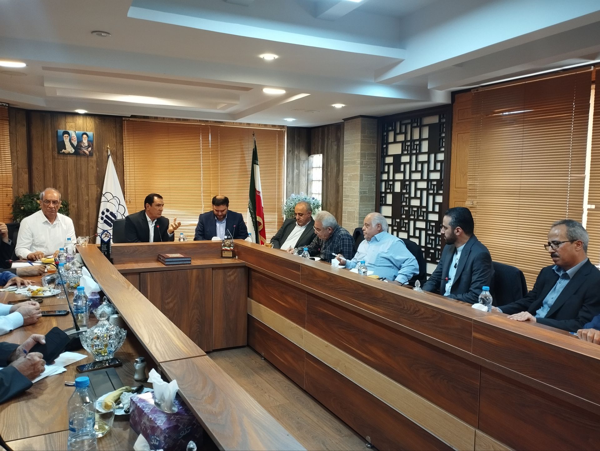 جلسه هیات رئیسه کانون عالی عالی کشور در مورد واگذاری بانک رفاه کارگران خرداد ماه 1404