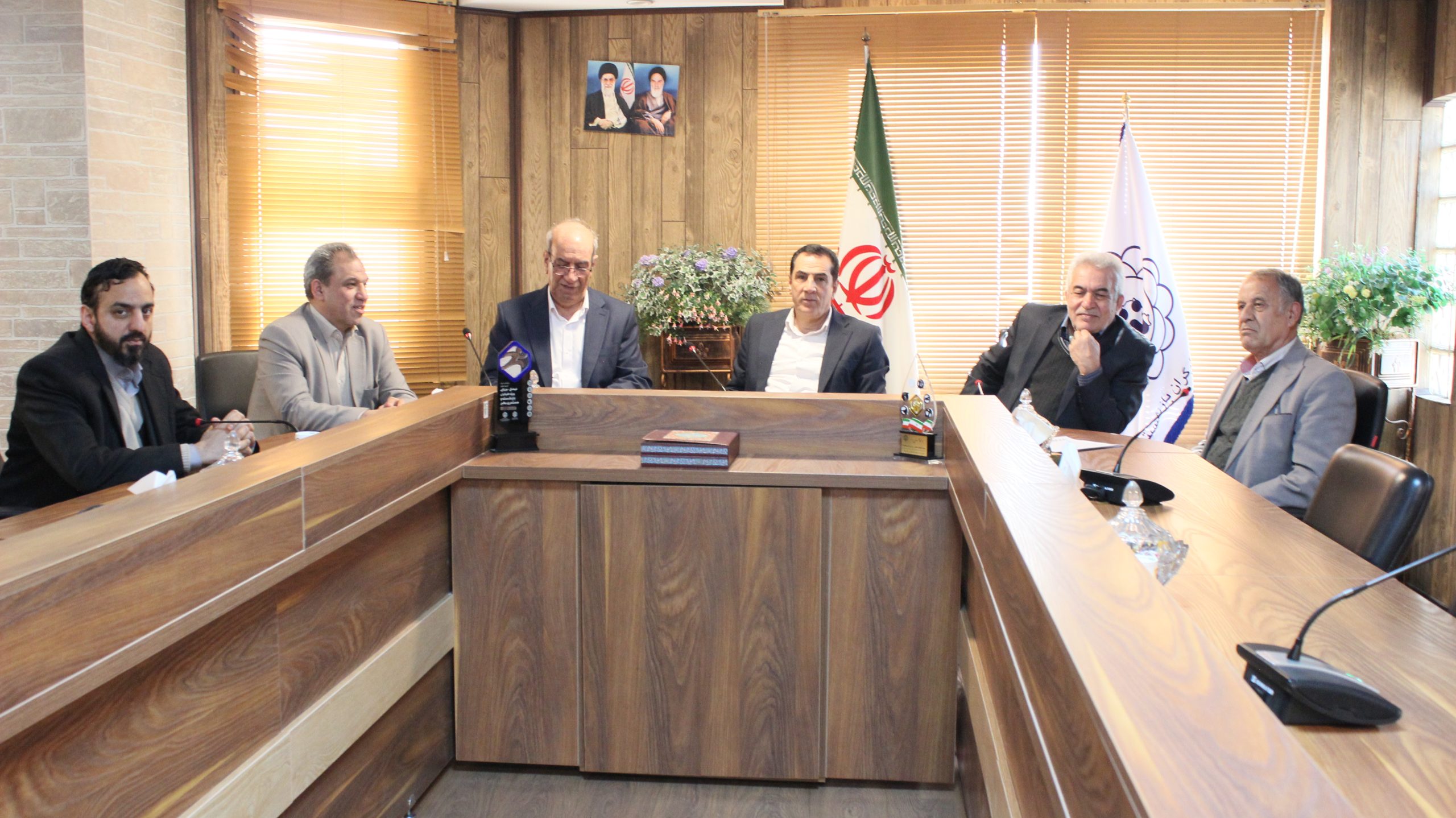 جلسه هیات رئیسه کانون عالی کشور با نمایندگان کارگری اردیبهشت ماه 1404