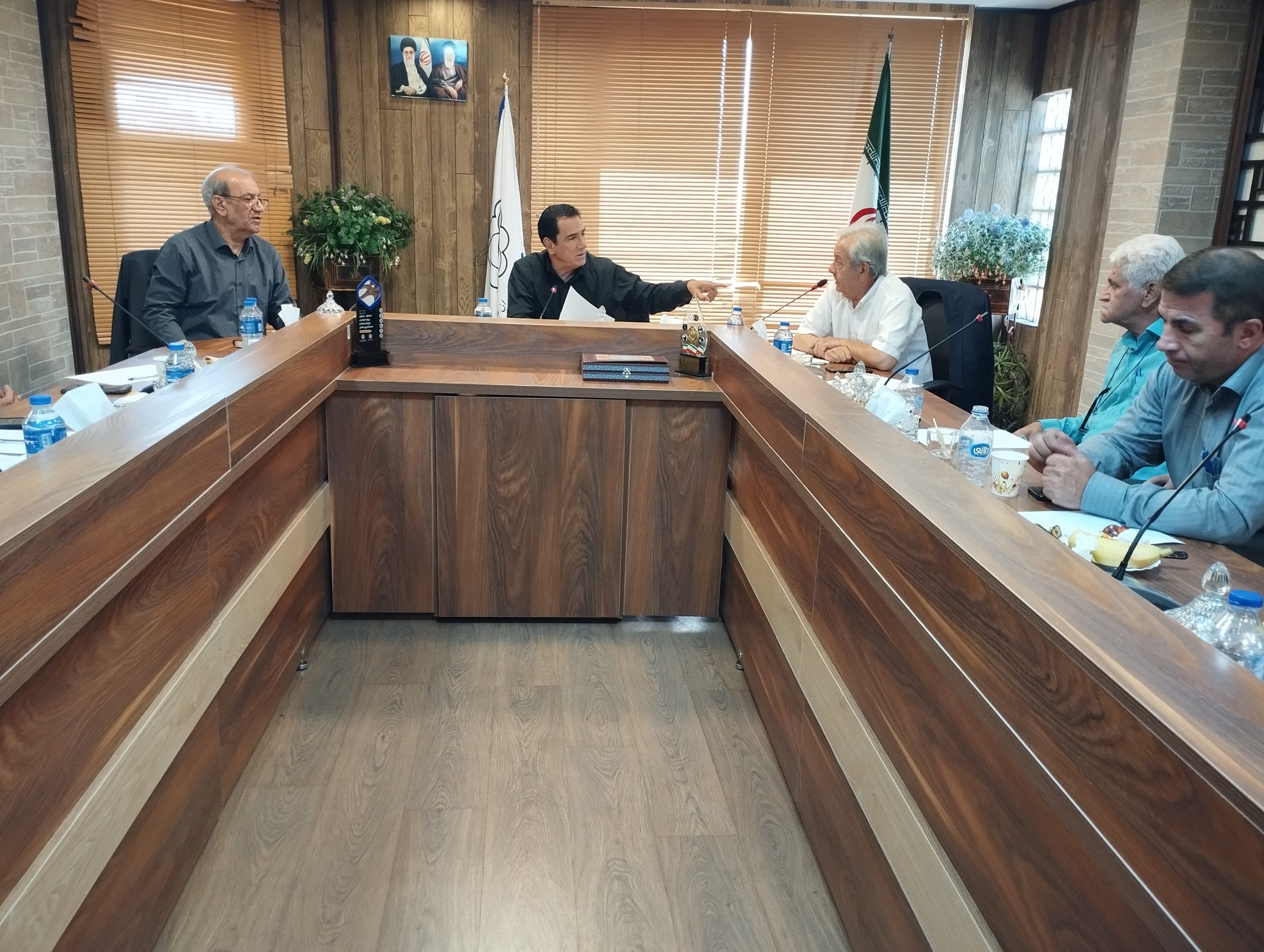 جلسه هیات رئیسه کانون عالی با اعضای هیات مدیره کانون بازنشستگان همدان مرداد 1404